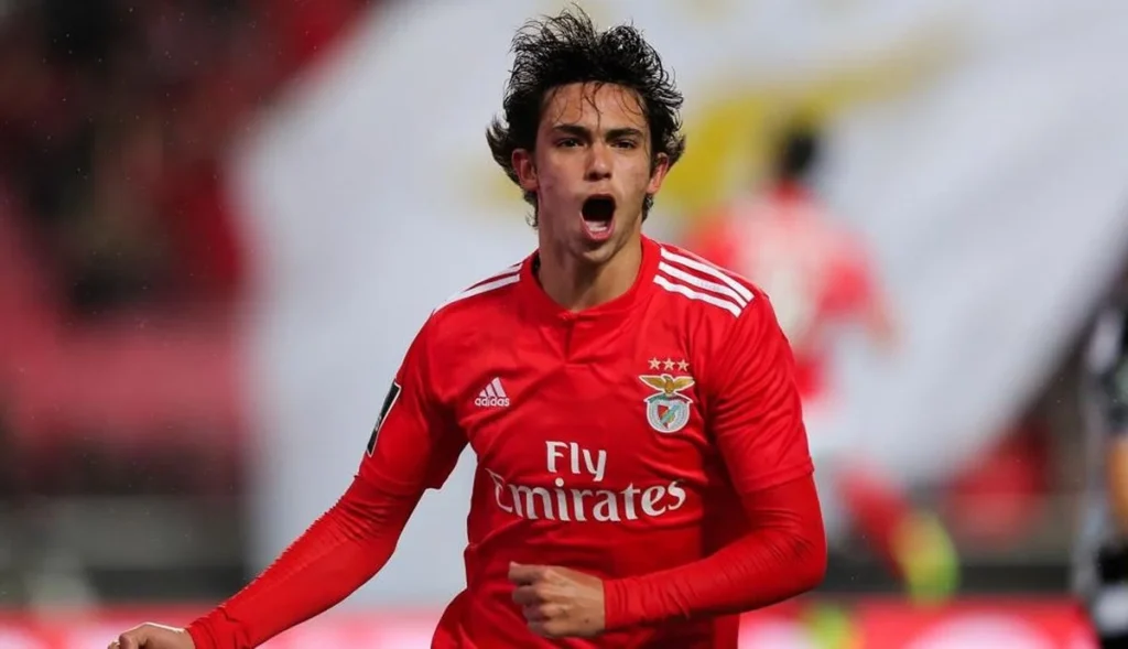 joao-felix-celebra-un-gol con el benfica en primer plano efe miguel lopes