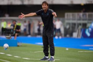 Antonio Conte standing in Touchline 