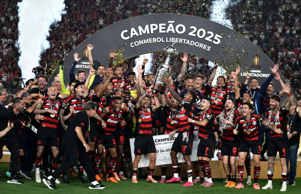 Flamengo lifting the copa libertadores trophy